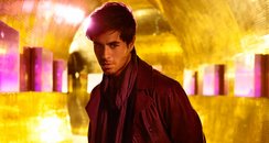 Enrique Iglesias posed press images